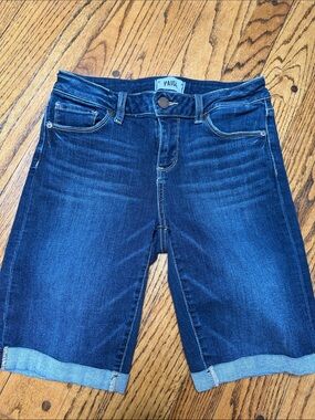 Paige sz 26 Jax Knee Short - 94% cotton - jean denim walking shorts
